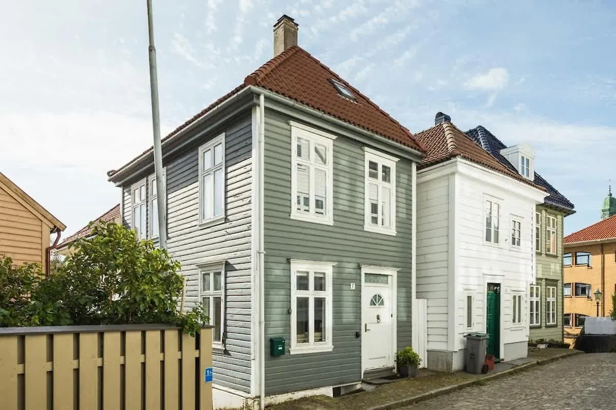 Dinbnb Apartments L The 1880 Authentic Bergen Dream I 500M To Bryggen 0*,  Норвегия