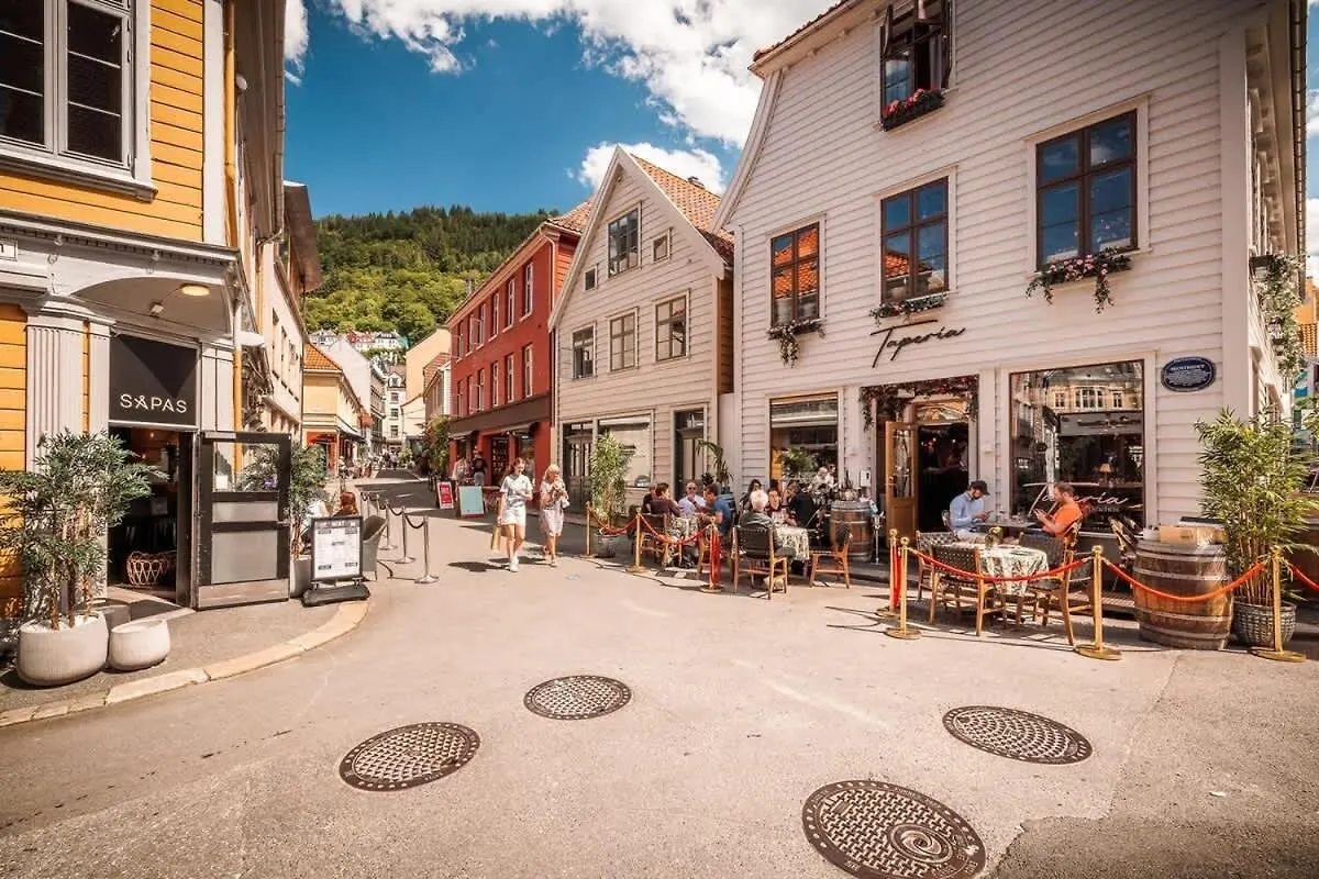 Дом отдыха Dinbnb Apartments L The 1880 Authentic Bergen Dream I 500M To Bryggen Норвегия