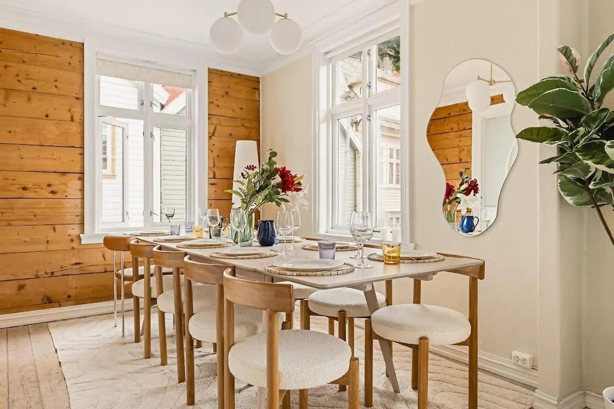 Dinbnb Apartments L The 1880 Authentic Bergen Dream I 500M To Bryggen Дом отдыха